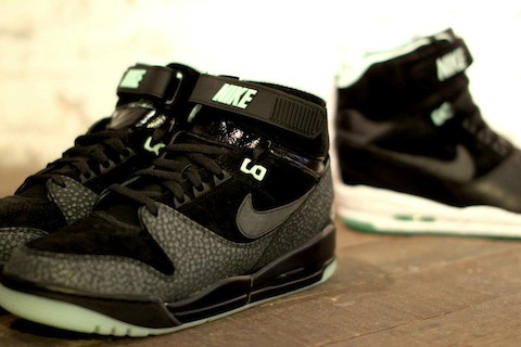 Nike revolution black mint