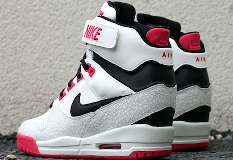 nike-wmns-air-revolution-sky-hi-safari-2