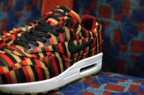 roundel-london-underground-nike-air-maxes-01