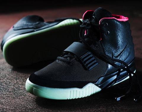 nike-air-yeezy-2-black-streething-011