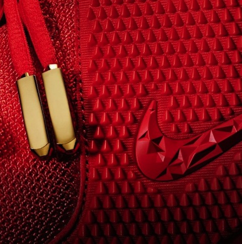 red-october-yeezy-nikestore-02-570x572