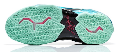 Lebron_11_Southbeach_330_outsole_0010_FB-635x274