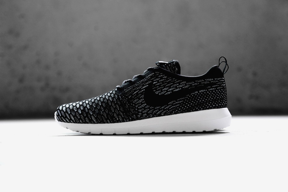 nike flyknit roshe run