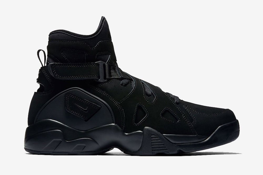 nike-air-unlimited-triple-black-1