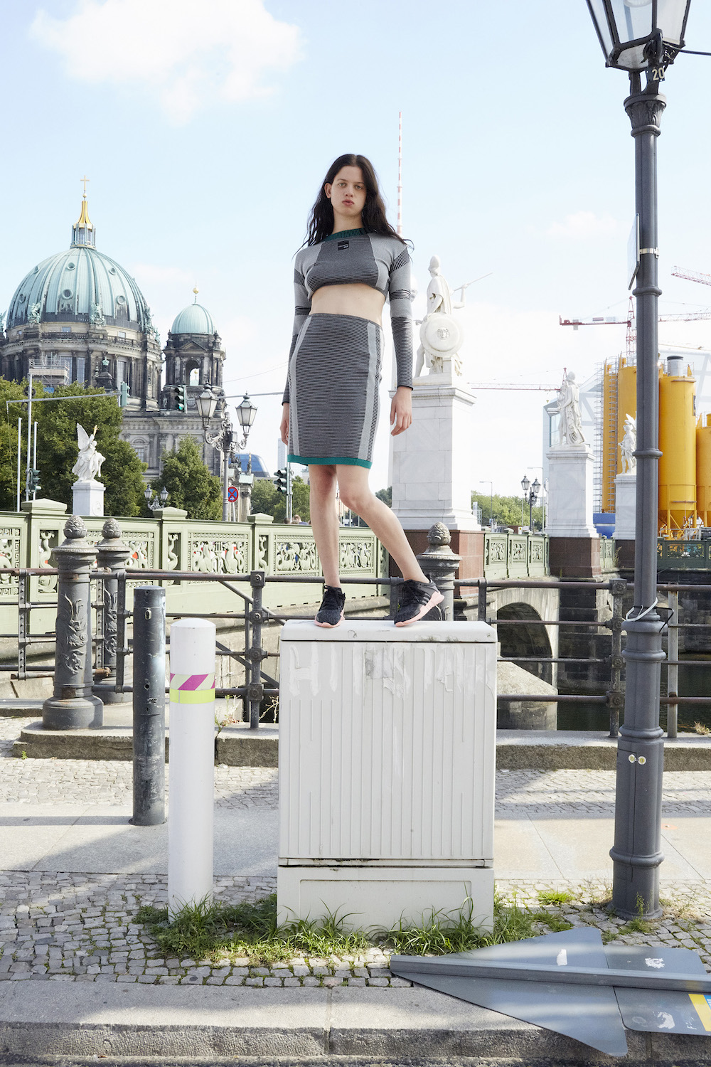 h20611_or_key_model_bb2322_lily_mcmenamy_01_rgb